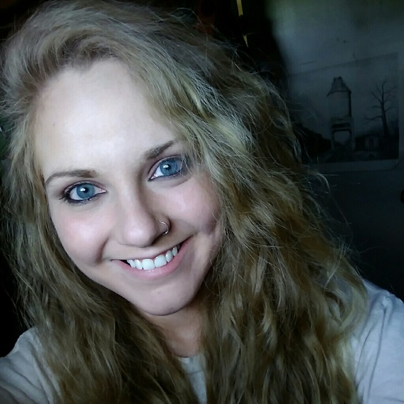 Meet your Posher, Kyndal - Picture 1 of 3